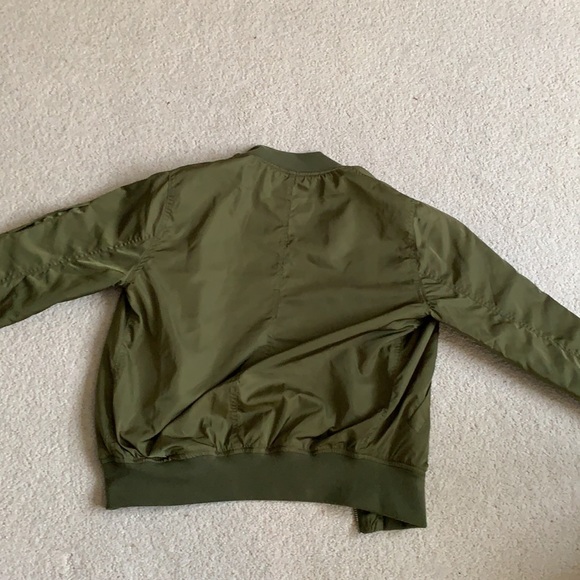 Green khaki vest from forever21 - Picture 3 of 4